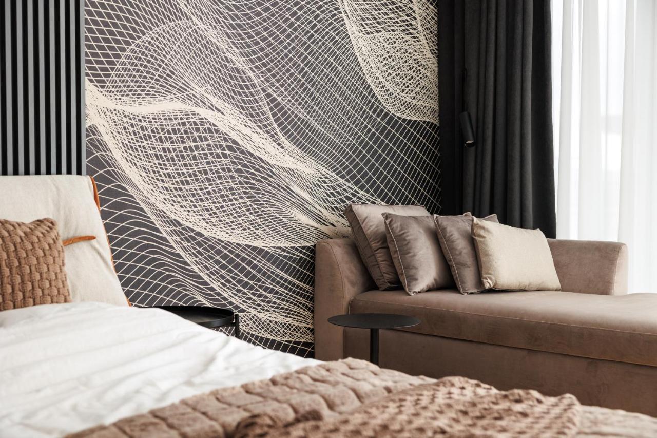 Mandala Designer With Free Private Parking, Near Mall Coresi Appartement