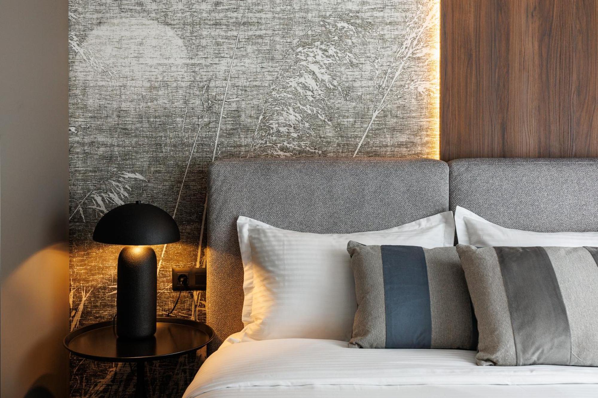 Mandala Designer With Free Private Parking, Near Mall Coresi